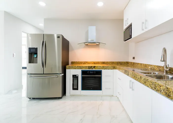 Palmarena & Residences - Long Comfort With Parking, Sauna, Gym & Pool - Steps From 5th Avenue Hotel