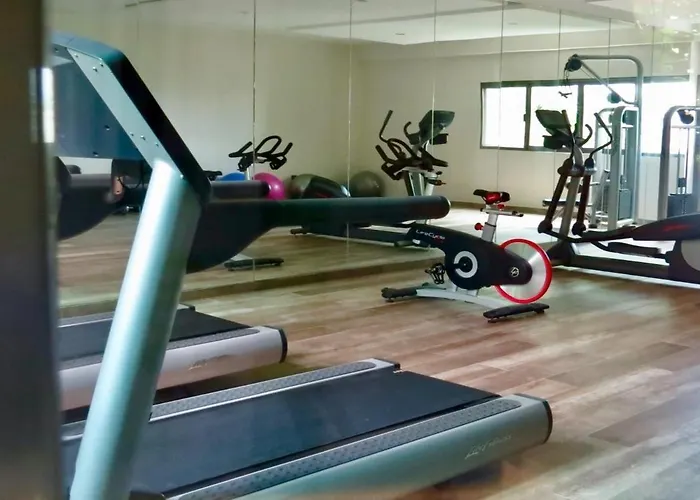 Palmarena & Residences - Long Comfort With Parking, Sauna, Gym & Pool - Steps From 5th Avenue Hotel