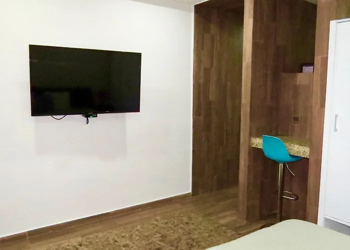Palmarena & Residences - Long Comfort With Parking, Sauna, Gym & Pool - Steps From 5th Avenue