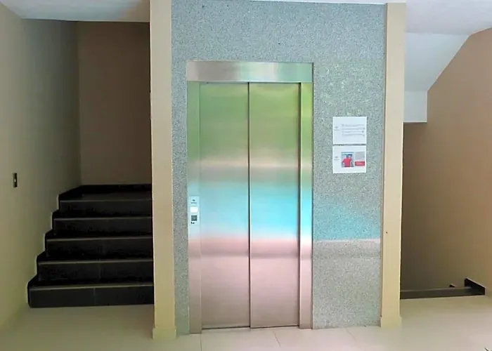 Hotel Palmarena & Residences - Long Comfort With Parking, Sauna, Gym & Pool - Steps From 5th Avenue