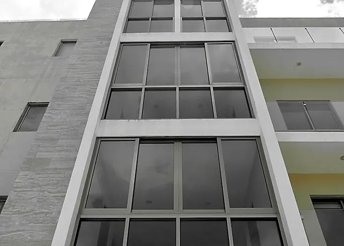 Palmarena & Residences - Long Comfort With Parking, Sauna, Gym & Pool - Steps From 5th Avenue