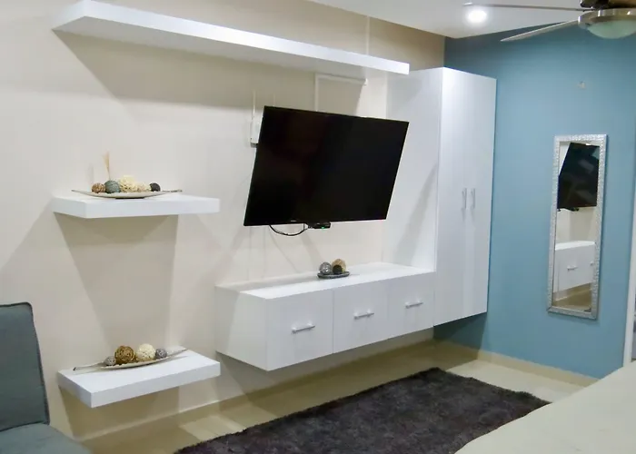 Hotel Palmarena & Residences - Long Comfort With Parking, Sauna, Gym & Pool - Steps From 5th Avenue