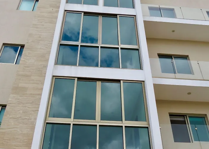 Palmarena & Residences - Long Comfort With Parking, Sauna, Gym & Pool - Steps From 5th Avenue