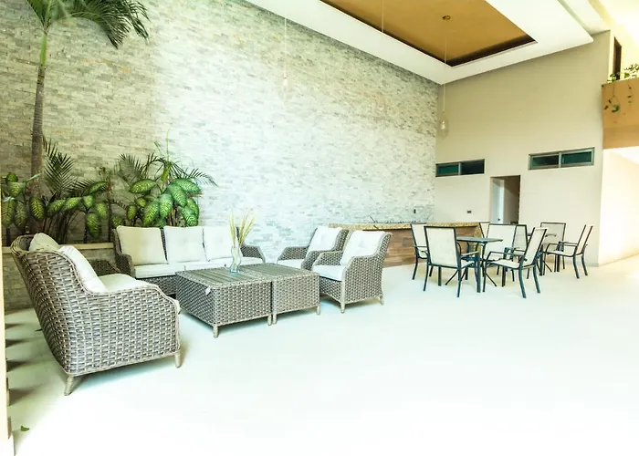 Hotel Palmarena & Residences - Long Comfort With Parking, Sauna, Gym & Pool - Steps From 5th Avenue